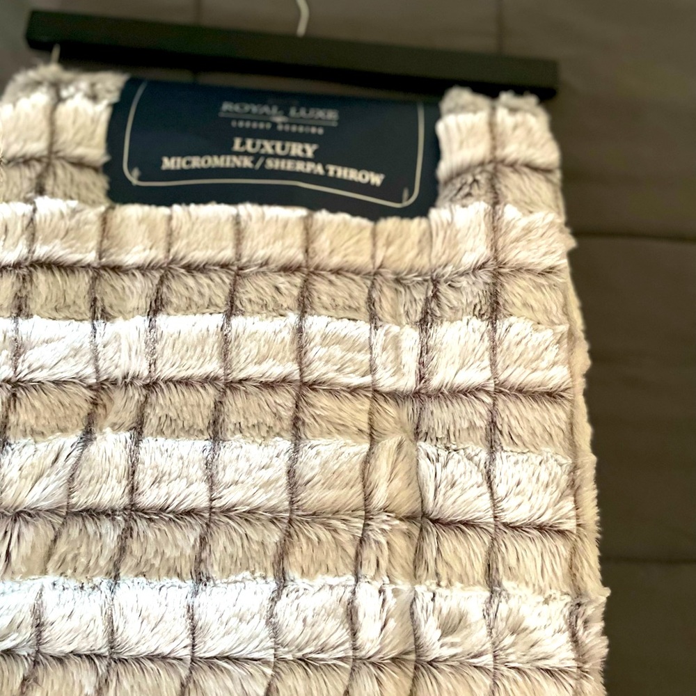 Luxury feel throw blanket.